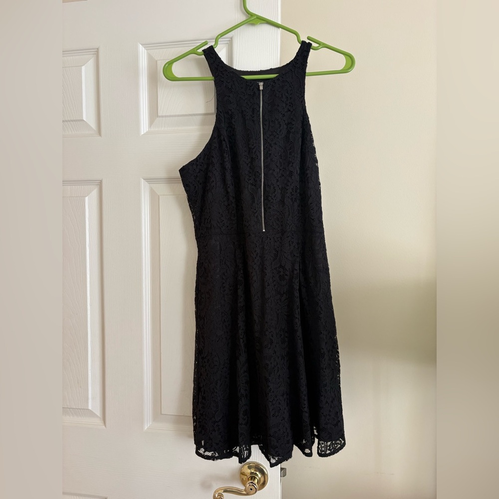 Express Black Lace Zip-Front Dress – Sleek & Classic 🖤